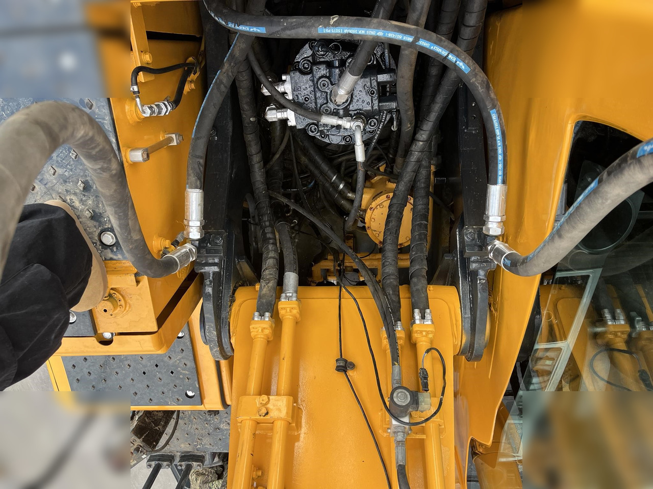 Pelle sur pneus HYUNDAI ROBEX 210W-9: photos 6