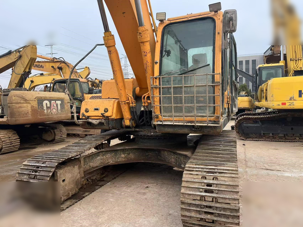 HYUNDAI ROBEX 220 LC-9S - Pelle sur chenille: photos 4 HYUNDAI ROBEX 220 LC-9S - Pelle sur chenille: photos 4