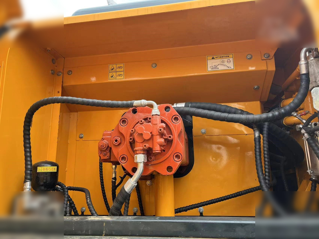 Pelle sur chenille HYUNDAI ROBEX 305 LC-9T: photos 6 Pelle sur chenille HYUNDAI ROBEX 305 LC-9T: photos 6