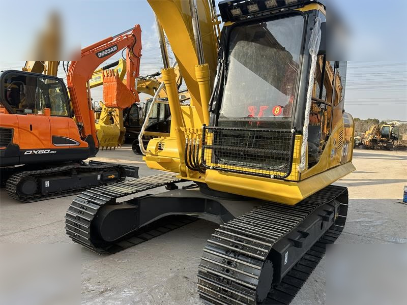 KOMATSU PC130-7 - Pelle sur chenille: photos 3 KOMATSU PC130-7 - Pelle sur chenille: photos 3