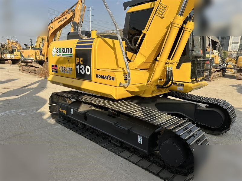 KOMATSU PC130-7 - Pelle sur chenille: photos 5 KOMATSU PC130-7 - Pelle sur chenille: photos 5