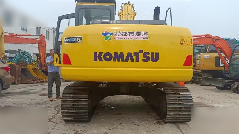 KOMATSU PC130-7 - Pelle sur chenille: photos 4 KOMATSU PC130-7 - Pelle sur chenille: photos 4