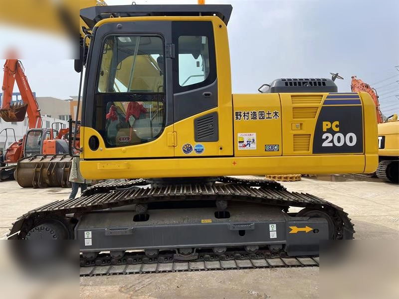 KOMATSU PC200-8 - Pelle sur chenille: photos 3 KOMATSU PC200-8 - Pelle sur chenille: photos 3