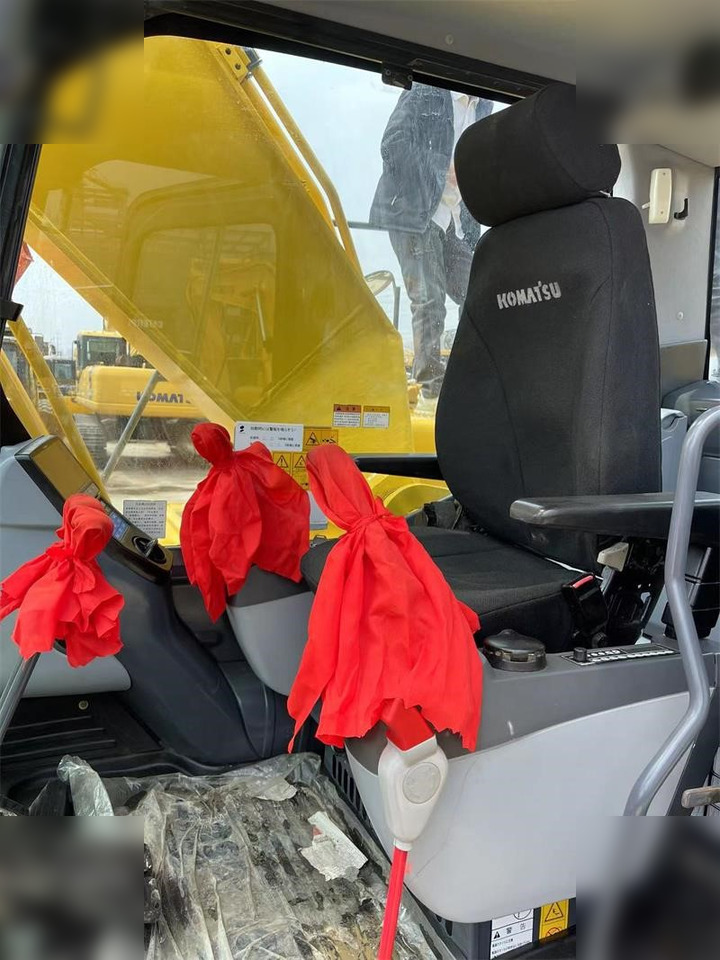 KOMATSU PC200-8 - Pelle sur chenille: photos 4 KOMATSU PC200-8 - Pelle sur chenille: photos 4