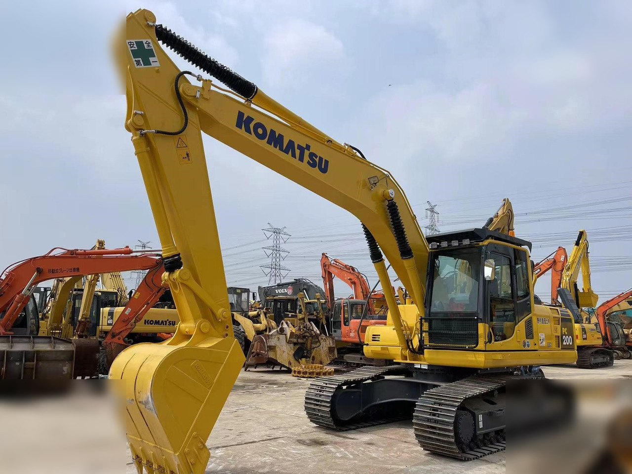 KOMATSU PC200-8 - Pelle sur chenille: photos 3 KOMATSU PC200-8 - Pelle sur chenille: photos 3