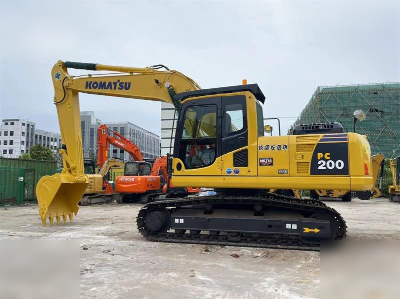 KOMATSU PC200-8N1 - Pelle sur chenille: photos 1 KOMATSU PC200-8N1 - Pelle sur chenille: photos 1