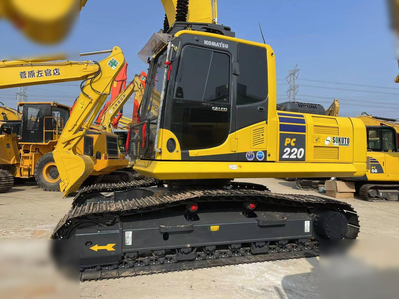 KOMATSU PC220-8 - Pelle sur chenille: photos 2 KOMATSU PC220-8 - Pelle sur chenille: photos 2