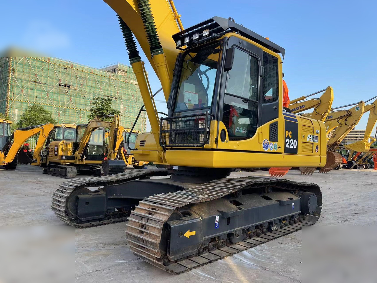 KOMATSU PC220-8 - Pelle sur chenille: photos 4 KOMATSU PC220-8 - Pelle sur chenille: photos 4