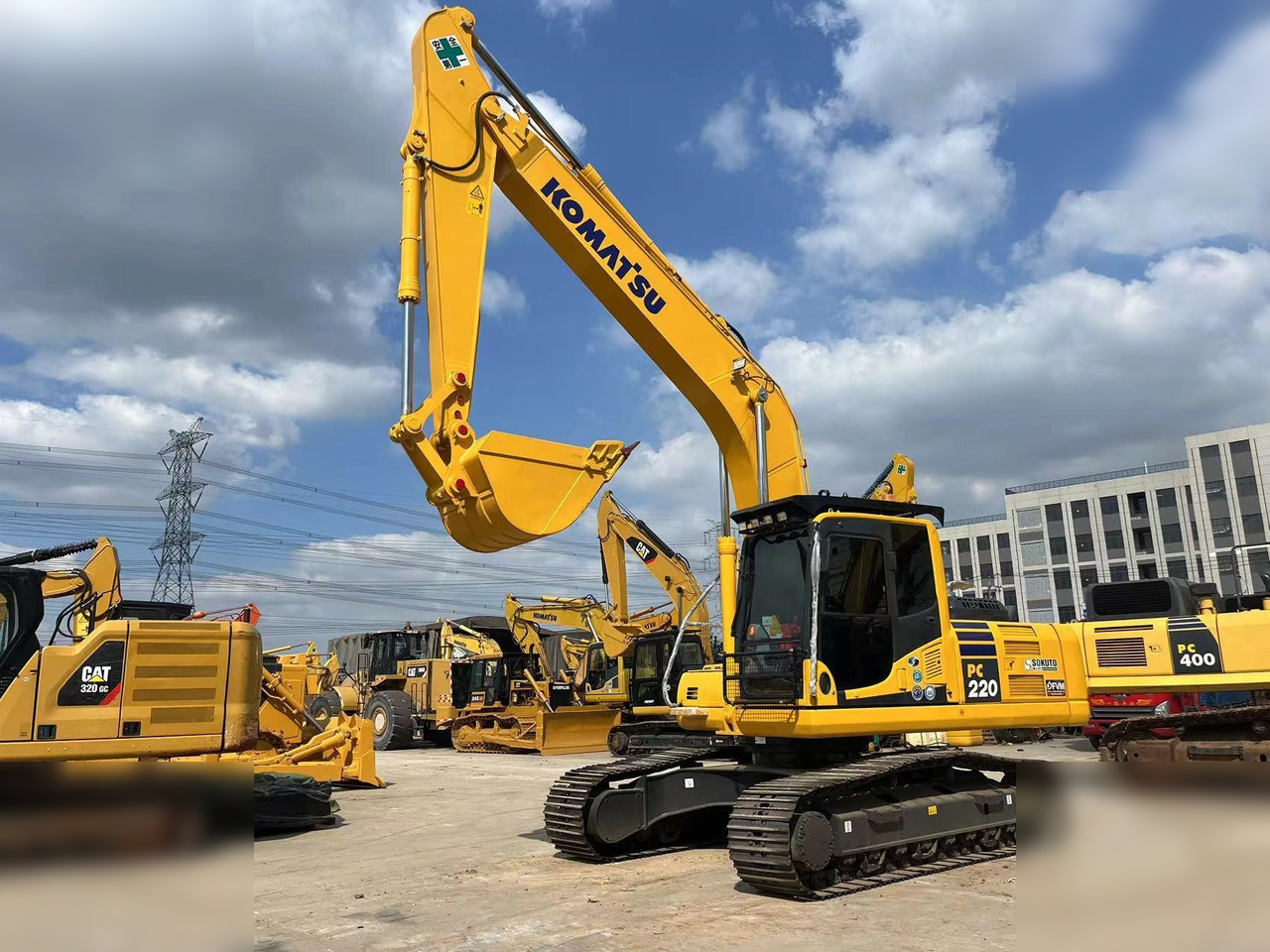 KOMATSU PC220-8 - Pelle sur chenille: photos 3 KOMATSU PC220-8 - Pelle sur chenille: photos 3