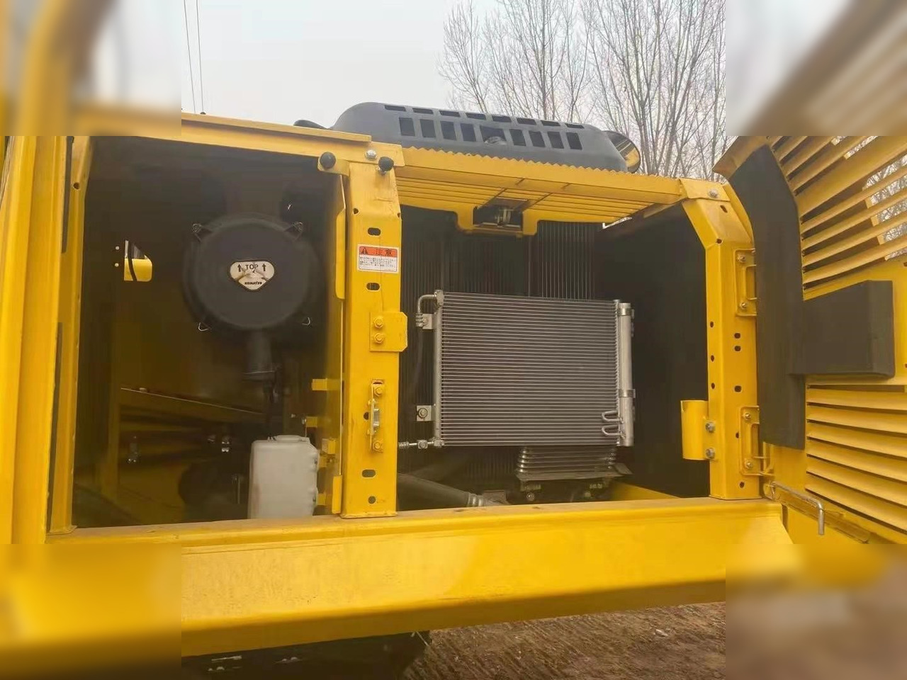 KOMATSU PC220-8 - Pelle sur chenille: photos 5 KOMATSU PC220-8 - Pelle sur chenille: photos 5