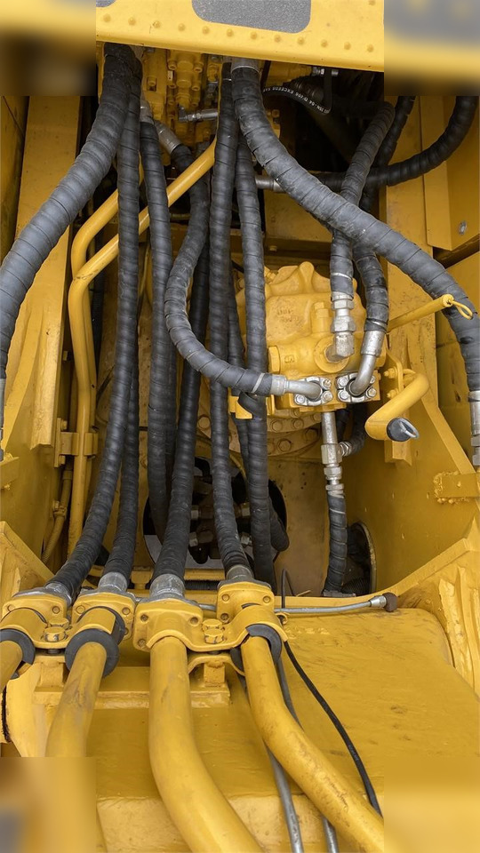 Pelle sur chenille KOMATSU PC220-8: photos 11