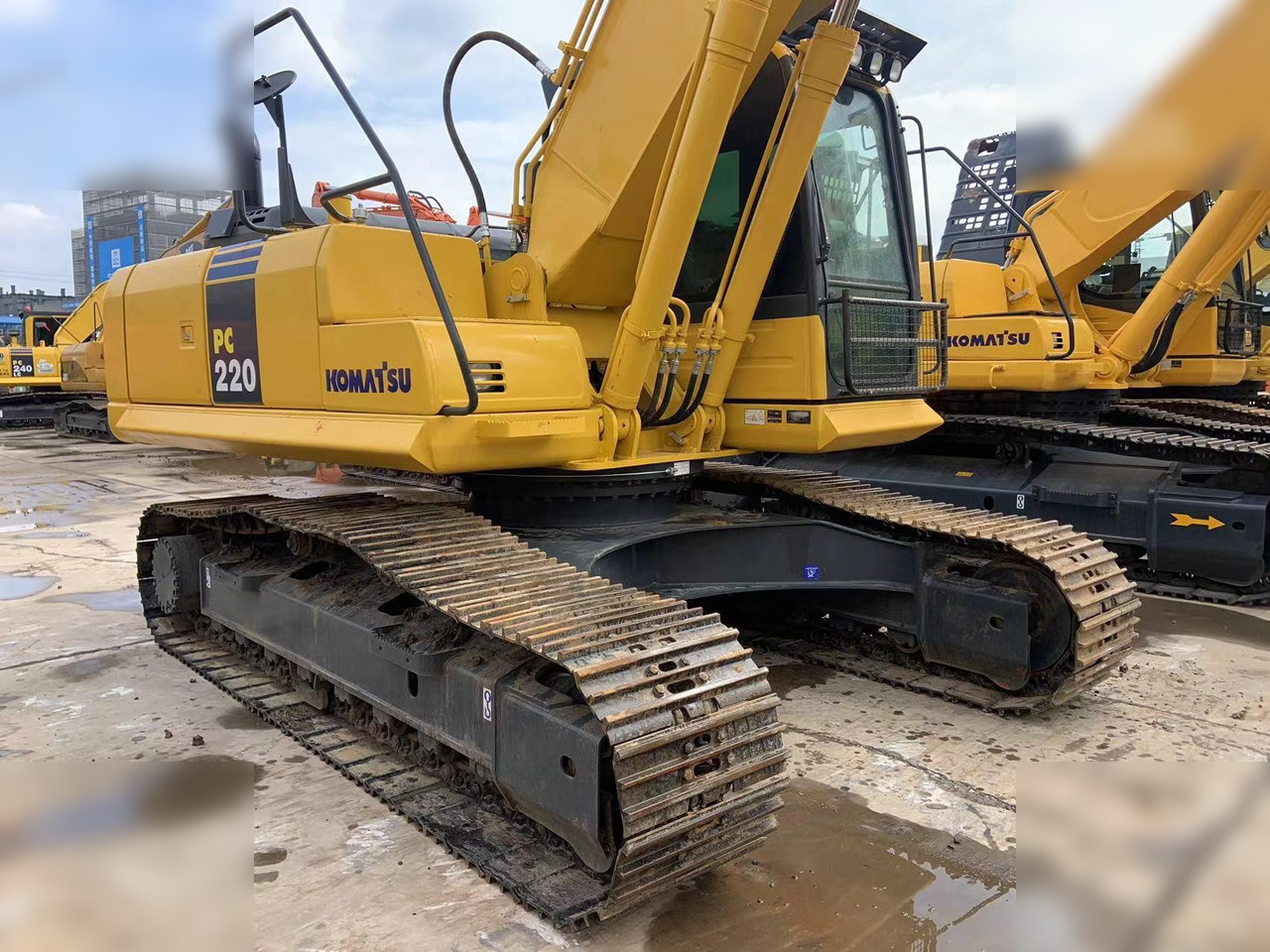 KOMATSU PC220-8 - Pelle sur chenille: photos 4 KOMATSU PC220-8 - Pelle sur chenille: photos 4