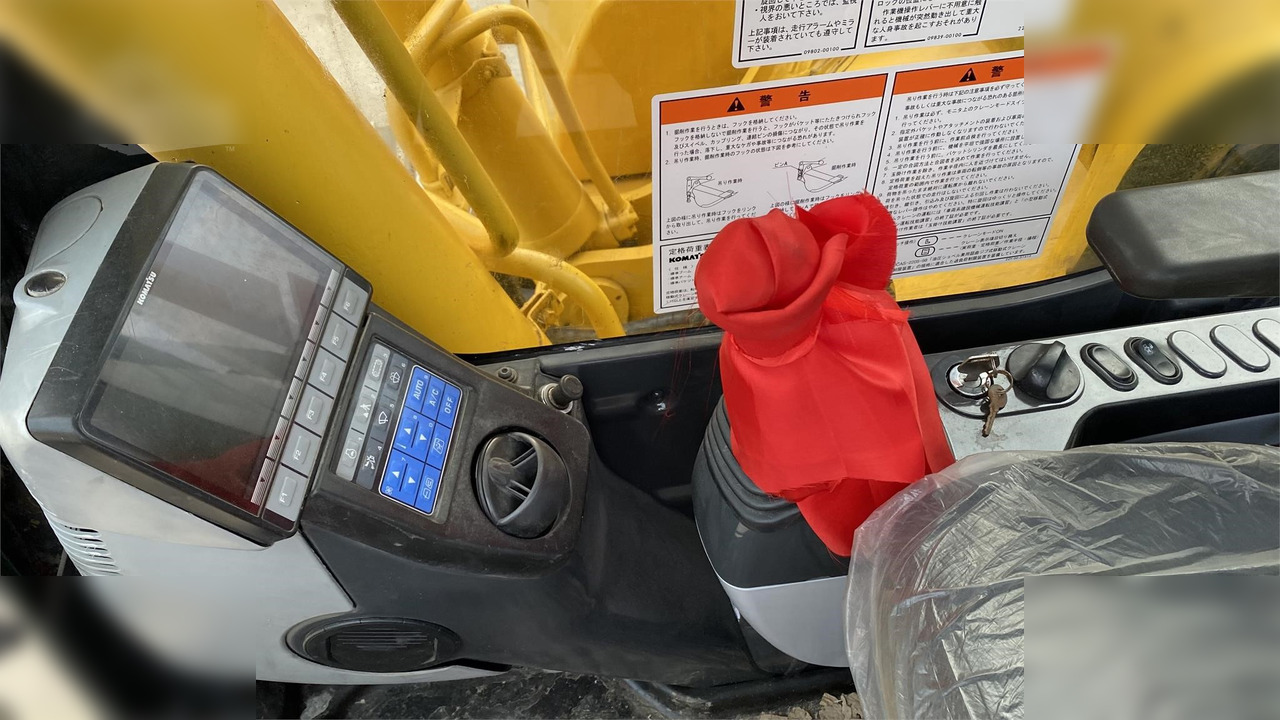 Pelle sur chenille KOMATSU PC220-8: photos 6