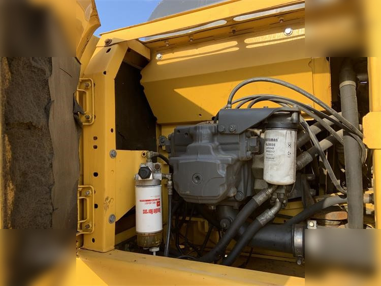 KOMATSU PC220-8N1 - Pelle sur chenille: photos 3 KOMATSU PC220-8N1 - Pelle sur chenille: photos 3