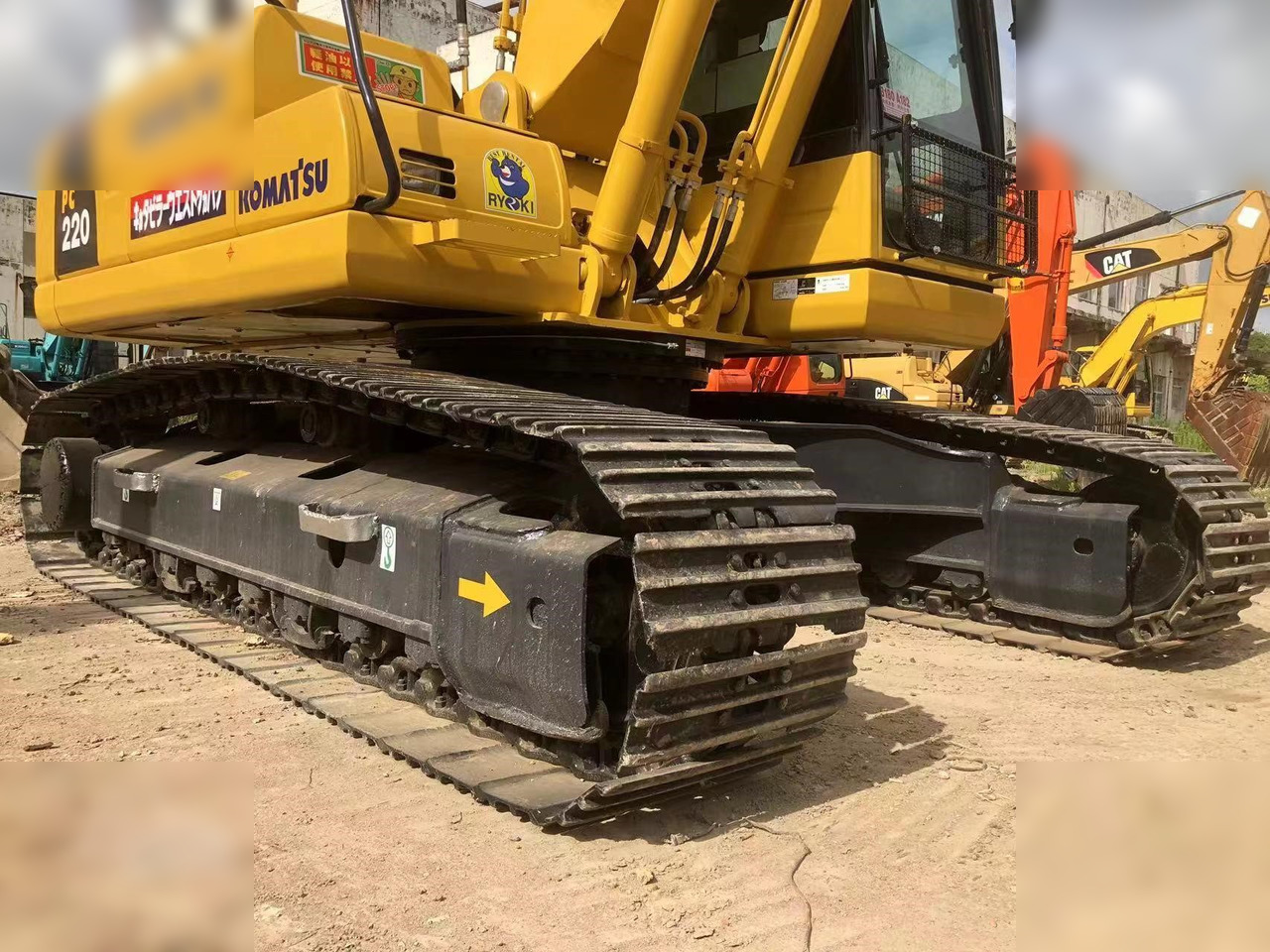 KOMATSU PC220-8N1 - Pelle sur chenille: photos 3 KOMATSU PC220-8N1 - Pelle sur chenille: photos 3