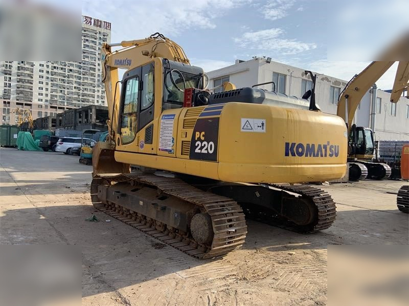 KOMATSU PC220-8N1 - Pelle sur chenille: photos 2 KOMATSU PC220-8N1 - Pelle sur chenille: photos 2