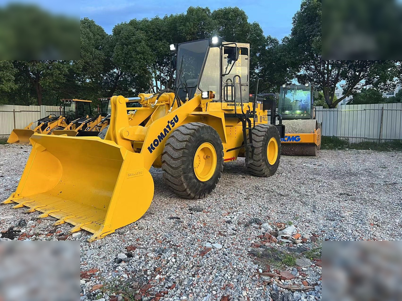KOMATSU WA320-3 - Chargeuse sur pneus: photos 1 KOMATSU WA320-3 - Chargeuse sur pneus: photos 1