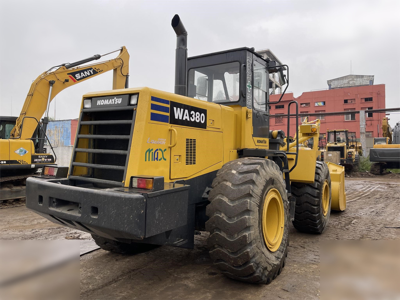 KOMATSU WA380-3 - Chargeuse sur pneus: photos 2 KOMATSU WA380-3 - Chargeuse sur pneus: photos 2