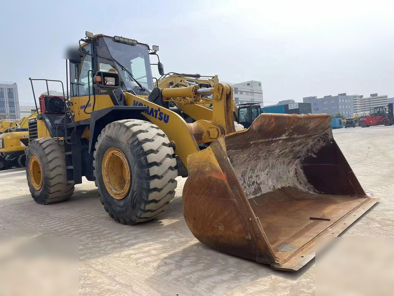 KOMATSU WA380Z-6 - Chargeuse sur pneus: photos 3 KOMATSU WA380Z-6 - Chargeuse sur pneus: photos 3