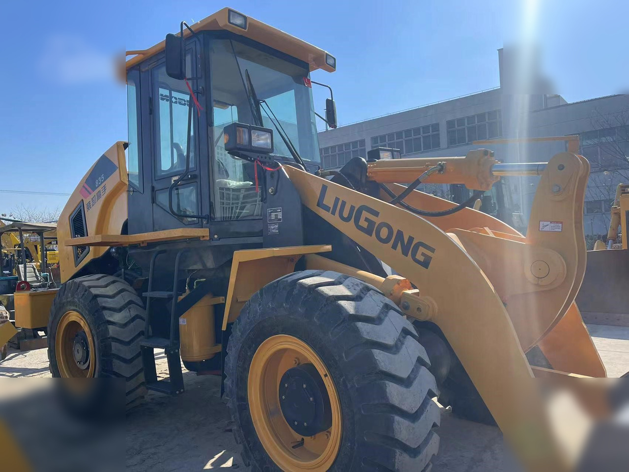 LIUGONG 835 - Chargeuse sur pneus: photos 3 LIUGONG 835 - Chargeuse sur pneus: photos 3