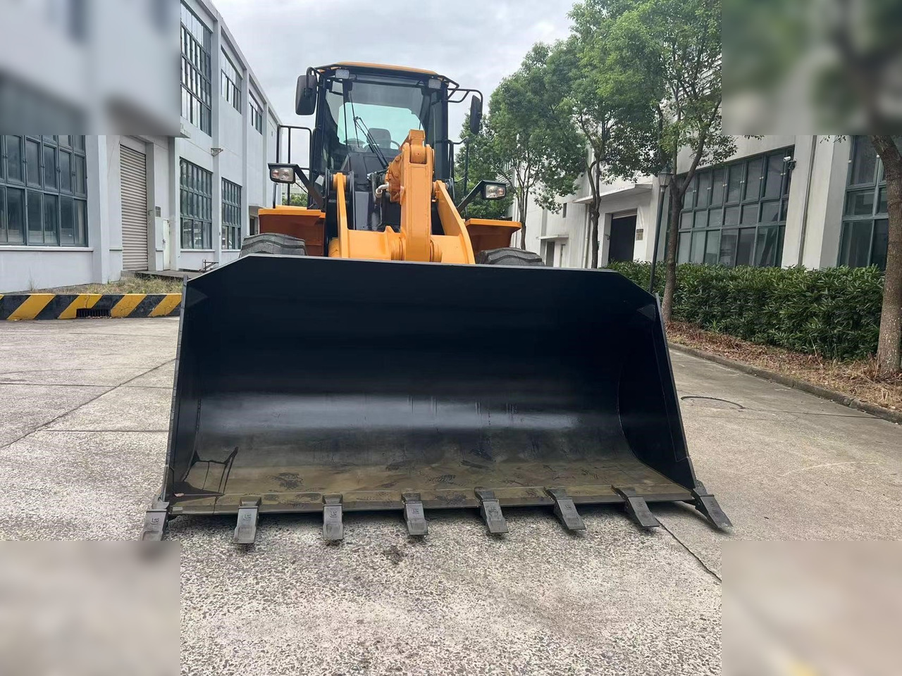 LIUGONG 856H - Chargeuse sur pneus: photos 2 LIUGONG 856H - Chargeuse sur pneus: photos 2