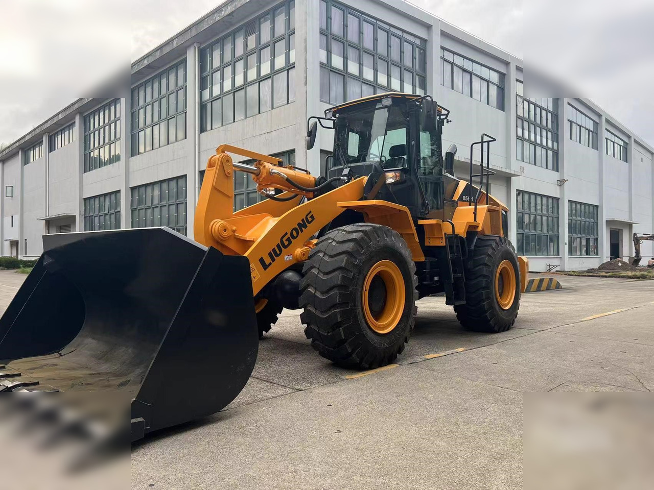 LIUGONG 856H - Chargeuse sur pneus: photos 3 LIUGONG 856H - Chargeuse sur pneus: photos 3