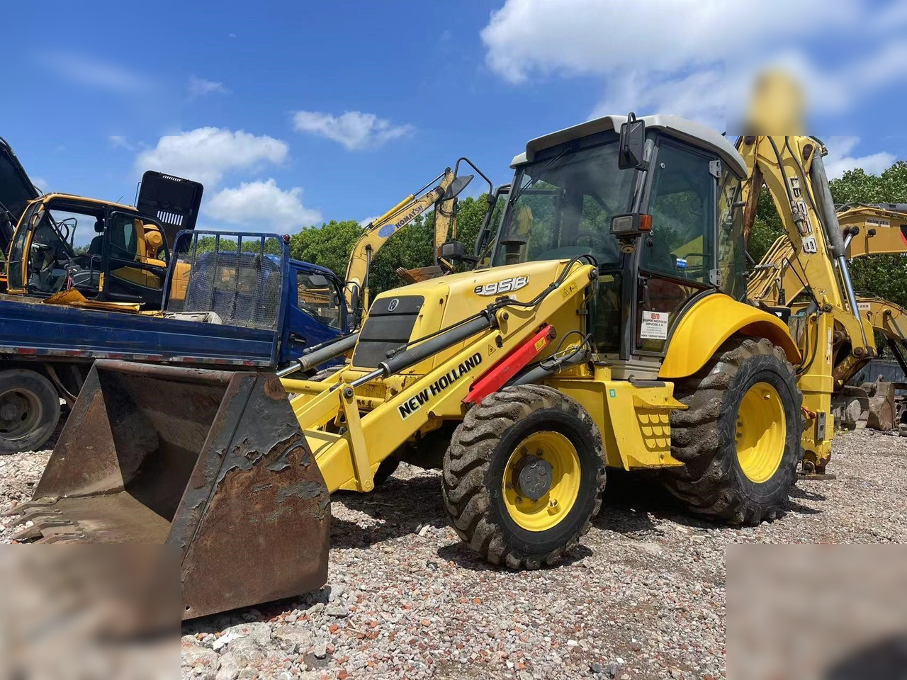 NEW HOLLAND B95B - Tractopelle: photos 1 NEW HOLLAND B95B - Tractopelle: photos 1