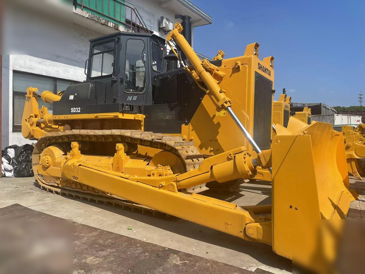 SHANTUI SD32 - Bulldozer: photos 1 SHANTUI SD32 - Bulldozer: photos 1