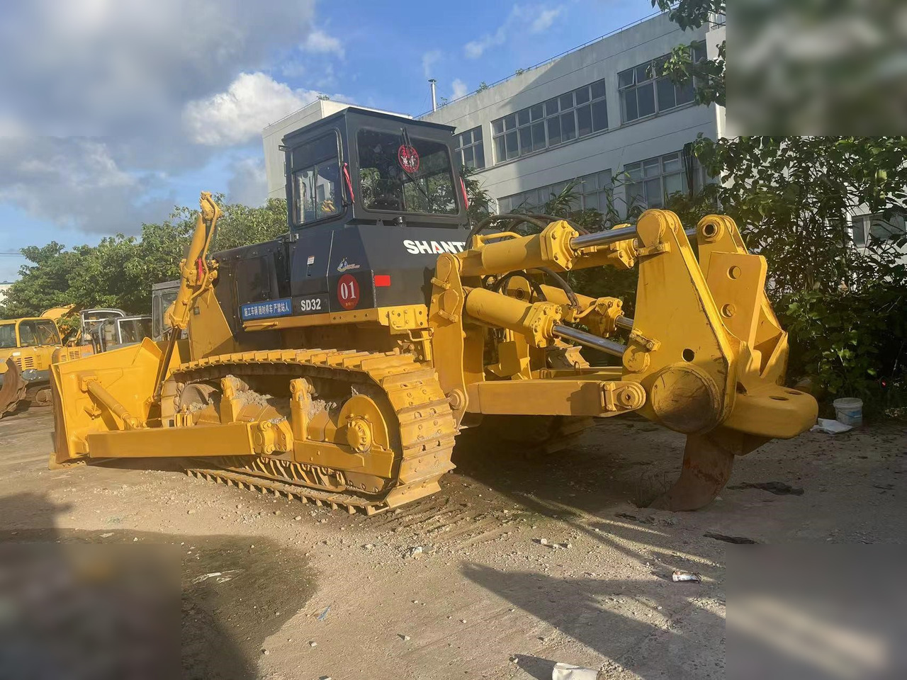SHANTUI SD32 - Bulldozer: photos 1 SHANTUI SD32 - Bulldozer: photos 1