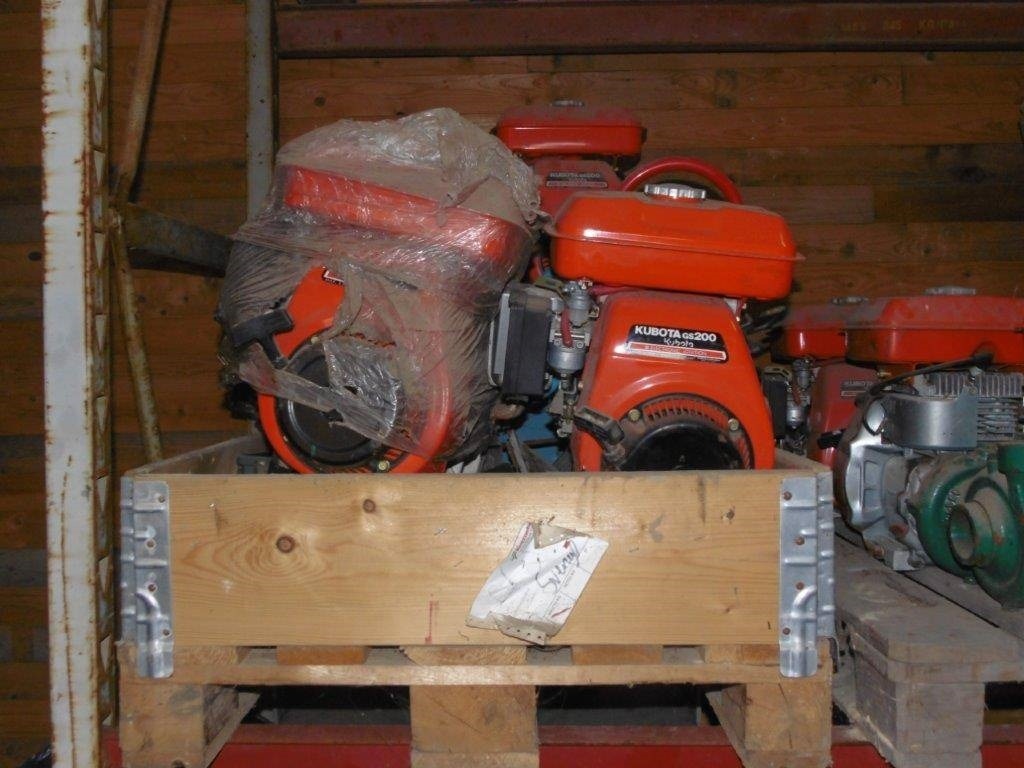 Kubota GS 200 - L'équipement de construction: photos 1 Kubota GS 200 - L'équipement de construction: photos 1