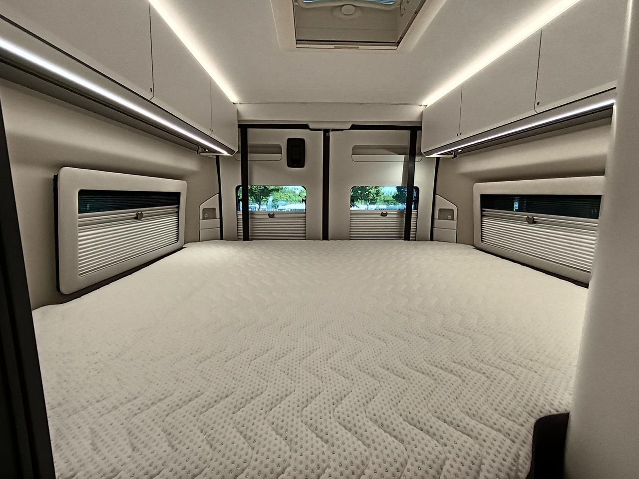 Adria Twin Edition 640 SGX Maxi 132kW*138L KÜHLSCHRANK — crédit-bail Adria Twin Edition 640 SGX Maxi 132kW*138L KÜHLSCHRANK: photos 16