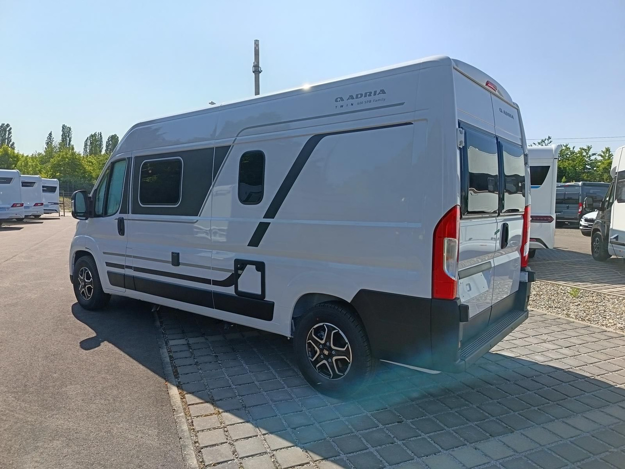 Adria Twin Twin 600 SPB Family*SAFETY+STYLE*DAB*SOFORT - Fourgon aménagé: photos 4 Adria Twin Twin 600 SPB Family*SAFETY+STYLE*DAB*SOFORT - Fourgon aménagé: photos 4