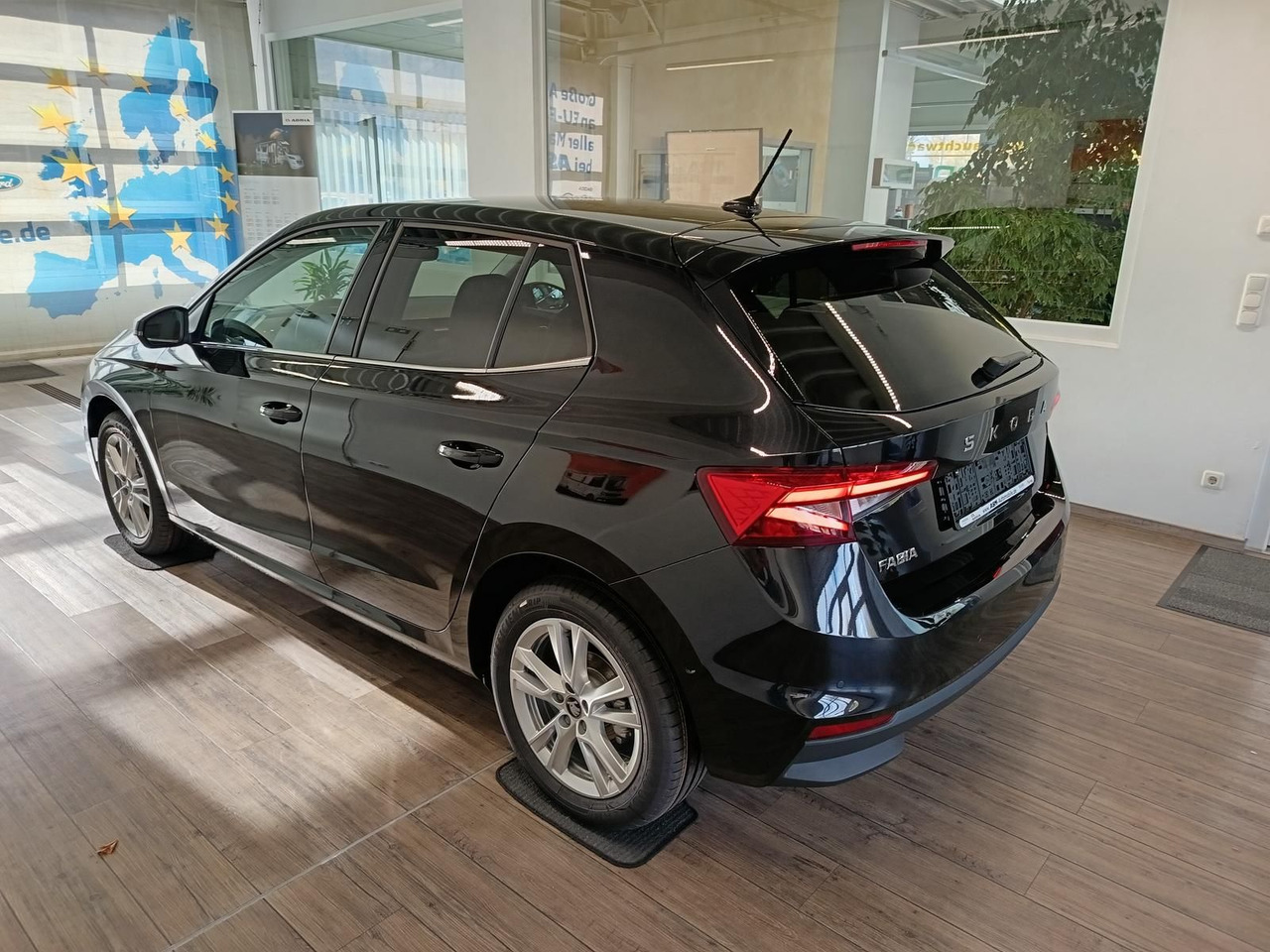 Skoda Fabia 130 Jahre 1,0TSI DSG*AHK-VORBER.*LED*R-KAM - Berline: photos 4 Skoda Fabia 130 Jahre 1,0TSI DSG*AHK-VORBER.*LED*R-KAM - Berline: photos 4