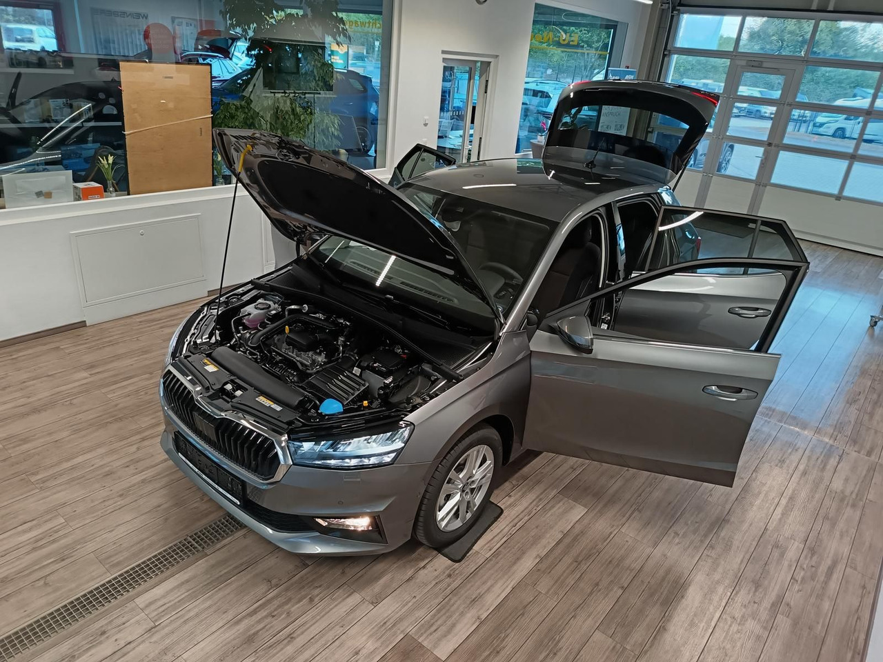 Skoda Fabia 30 Jahre DSG*VORBER.AHK*LED*R-KAM*TEMP*DAB - Berline: photos 2 Skoda Fabia 30 Jahre DSG*VORBER.AHK*LED*R-KAM*TEMP*DAB - Berline: photos 2