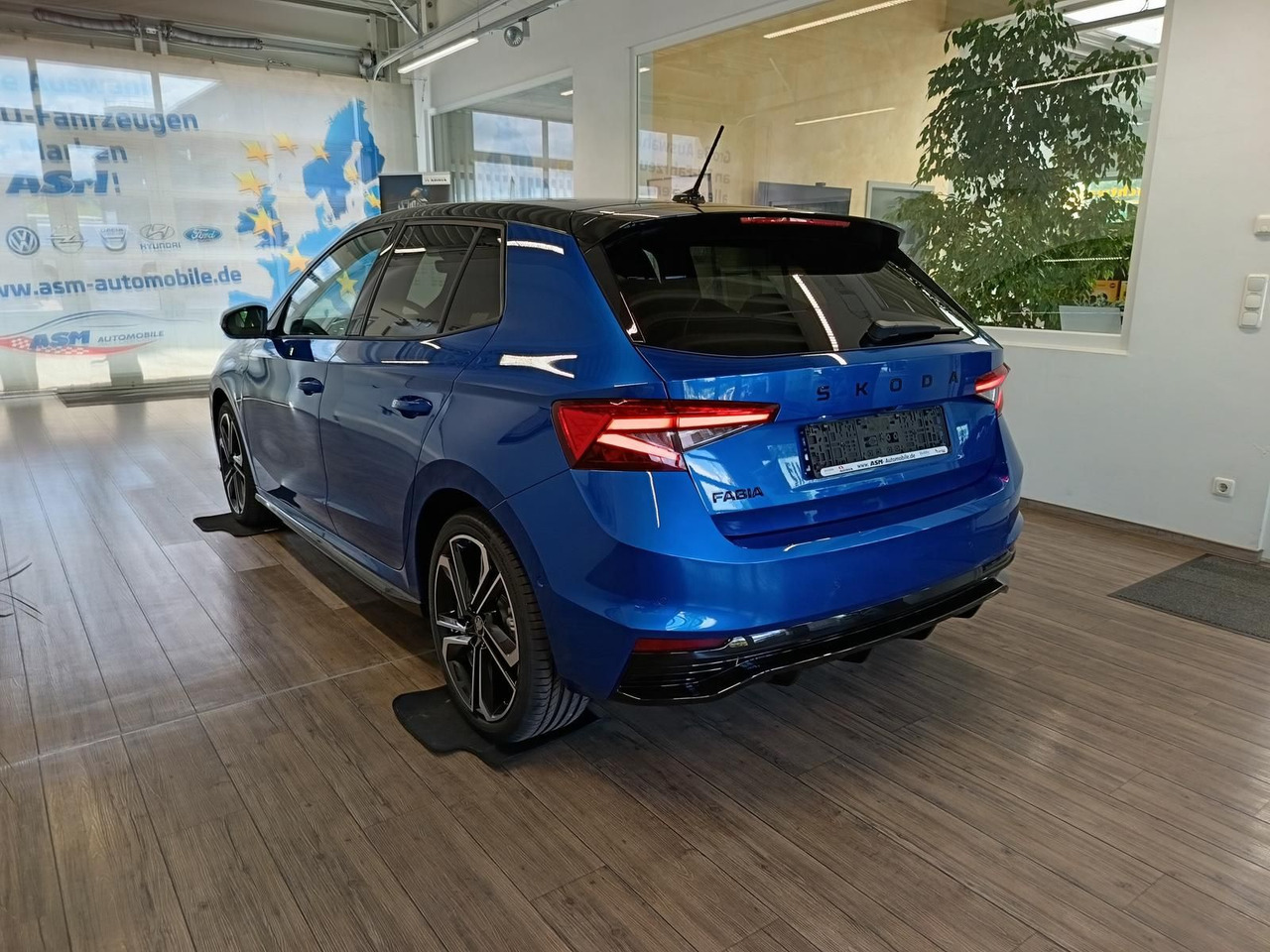 Skoda Fabia Monte Carlo 110 kW DSG*LED*ACC*R-KAM*KESSY - Berline: photos 4 Skoda Fabia Monte Carlo 110 kW DSG*LED*ACC*R-KAM*KESSY - Berline: photos 4