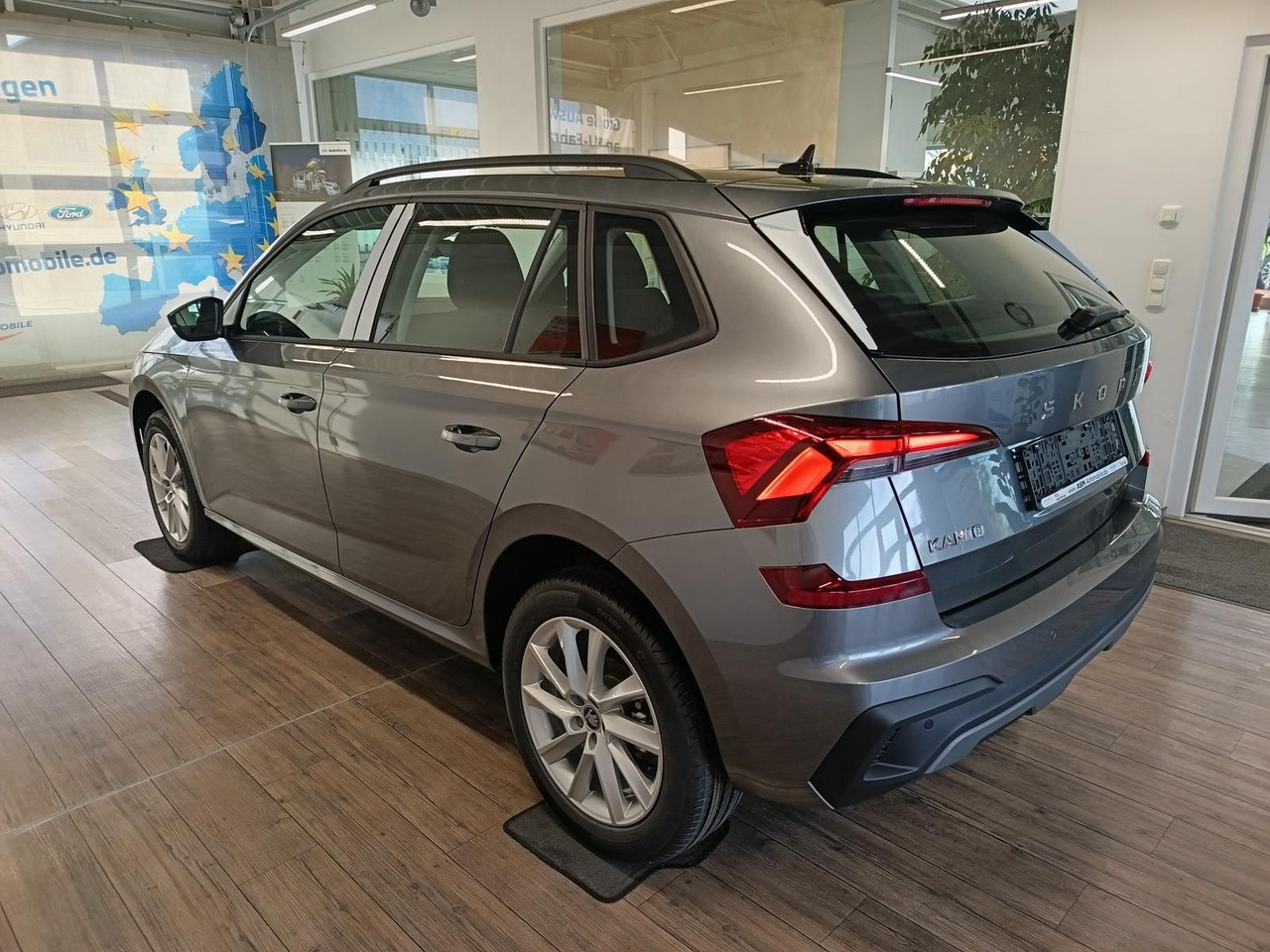 Skoda Kamiq 130 Jahre 1,5TSI DSG*AHK*ACC*LED*R-KAM*PDC - SUV: photos 4 Skoda Kamiq 130 Jahre 1,5TSI DSG*AHK*ACC*LED*R-KAM*PDC - SUV: photos 4