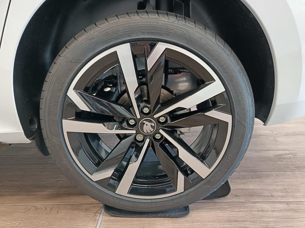 SUV Skoda Kamiq Monte Carlo 1,5 TSI DSG*AHK*PANO*LED*ACC*: photos 24