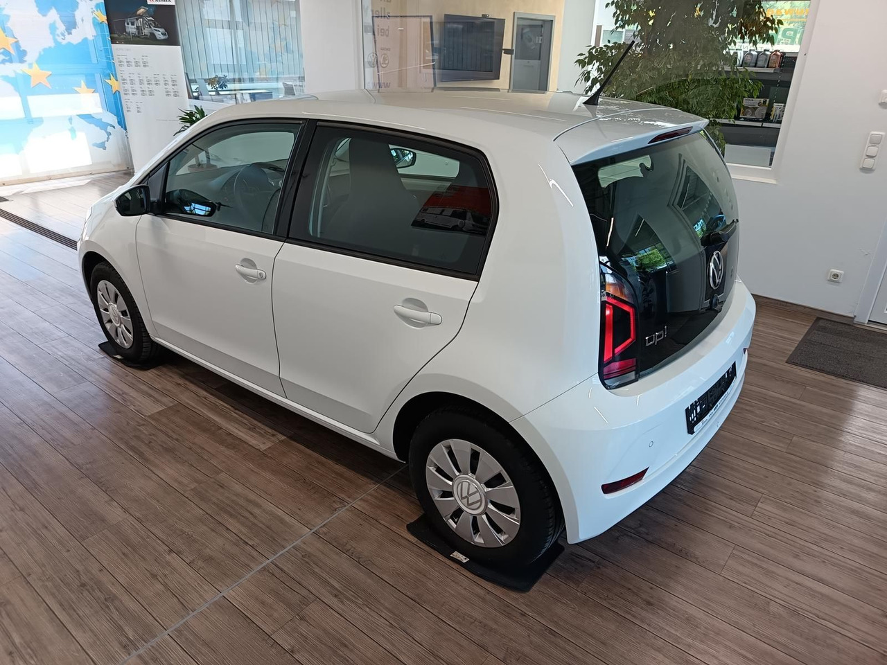 Volkswagen up! move up! 1.0*R-KAM*PDC*SHZ*MAPS+MORE*DAB*NSW - Voiture: photos 4 Volkswagen up! move up! 1.0*R-KAM*PDC*SHZ*MAPS+MORE*DAB*NSW - Voiture: photos 4
