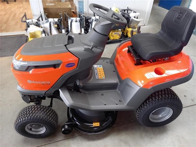 Husqvarna TS 112 - Tracteur communal: photos 1 Husqvarna TS 112 - Tracteur communal: photos 1
