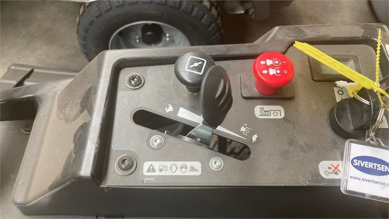 Hustler Raptor X 42 - Motofaucheuse: photos 4 Hustler Raptor X 42 - Motofaucheuse: photos 4