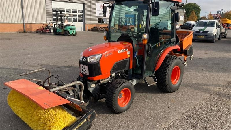 Kubota B2261 med 120 cm kost og udlægger - Tracteur communal: photos 1 Kubota B2261 med 120 cm kost og udlægger - Tracteur communal: photos 1