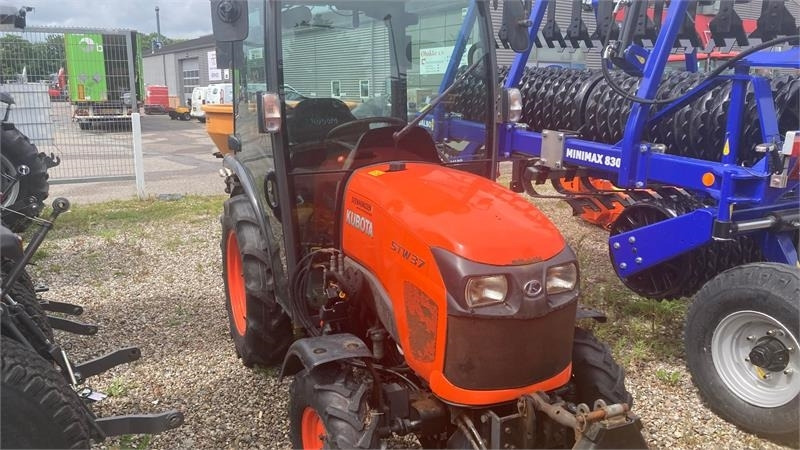 Kubota STW37 Kun 1144 timer STW37 - Tracteur communal: photos 1 Kubota STW37 Kun 1144 timer STW37 - Tracteur communal: photos 1