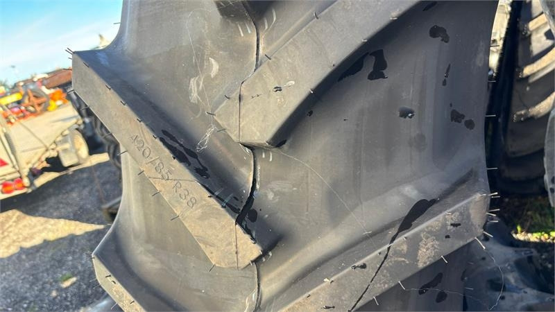 Mitas 420/85R38 & 340/85R28 - Pneu pour Véhicule de voirie/ Spécial: photos 4 Mitas 420/85R38 & 340/85R28 - Pneu pour Véhicule de voirie/ Spécial: photos 4