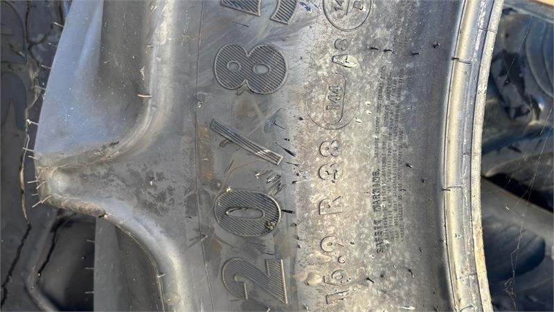 Mitas 420/85R38 & 340/85R28 - Pneu pour Véhicule de voirie/ Spécial: photos 3 Mitas 420/85R38 & 340/85R28 - Pneu pour Véhicule de voirie/ Spécial: photos 3