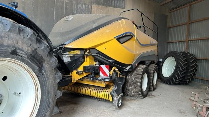 New Holland BB 1290 RC HD - Presse à balles cubiques: photos 1 New Holland BB 1290 RC HD - Presse à balles cubiques: photos 1