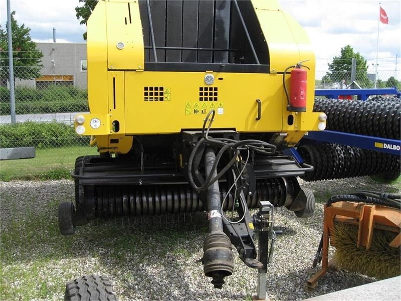 New Holland BR7070 med SUPER FEED - Presse à balles rondes: photos 2 New Holland BR7070 med SUPER FEED - Presse à balles rondes: photos 2