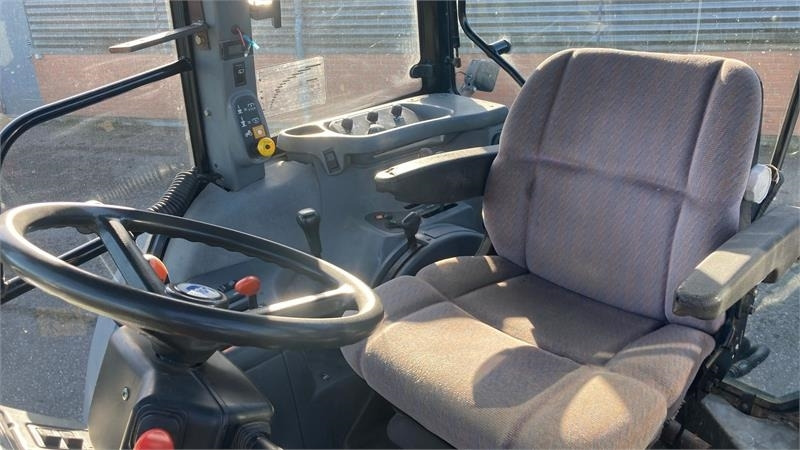 New Holland TS115  - Tracteur agricole: photos 5 New Holland TS115  - Tracteur agricole: photos 5