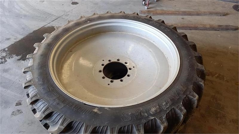 Taurus Sprøjtehjul 340/85R48 Taurus RC95. - Pneu pour Machine agricole: photos 1 Taurus Sprøjtehjul 340/85R48 Taurus RC95. - Pneu pour Machine agricole: photos 1