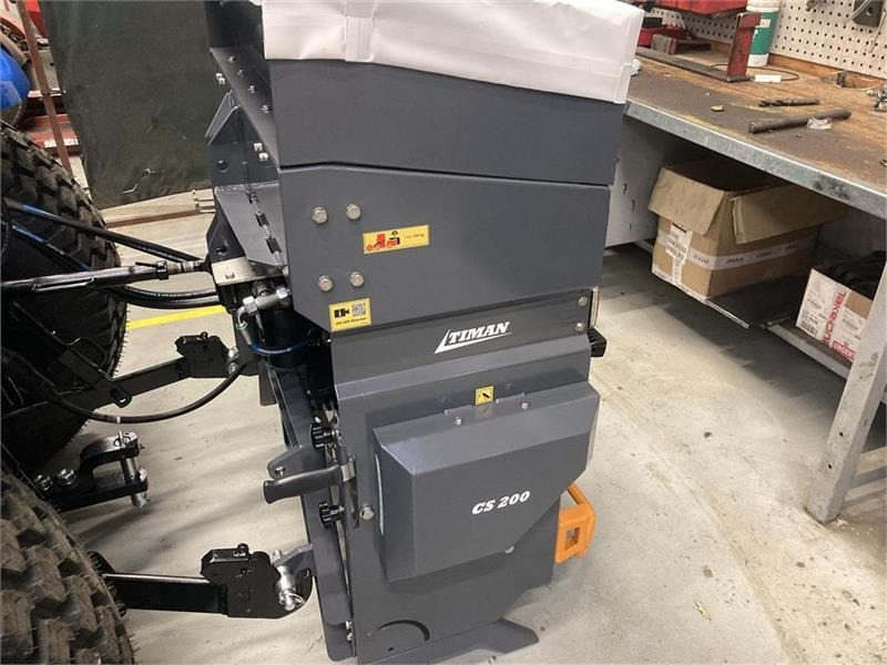Timan CS-200 Combispreder 300 liter til traktor - Epandeur de sable pour Véhicule de voirie/ Spécial: photos 2 Timan CS-200 Combispreder 300 liter til traktor - Epandeur de sable pour Véhicule de voirie/ Spécial: photos 2