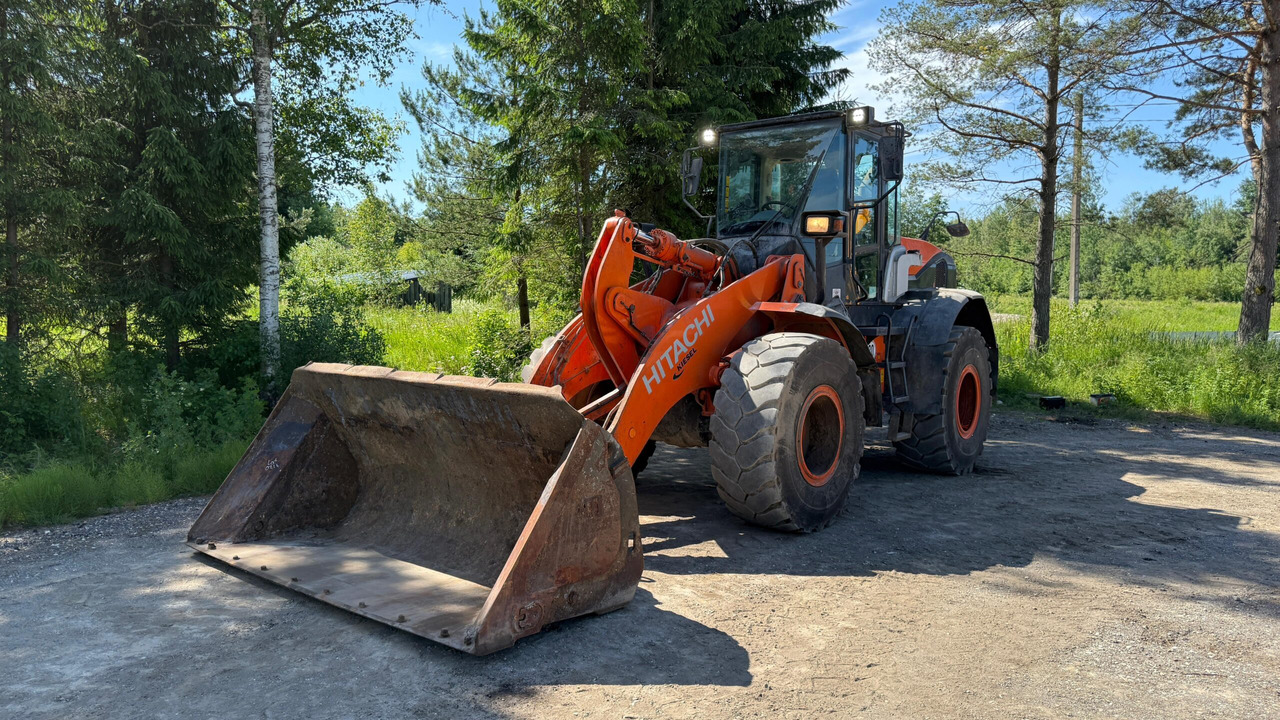 Hitachi ZW140 - Chargeuse sur pneus: photos 1 Hitachi ZW140 - Chargeuse sur pneus: photos 1